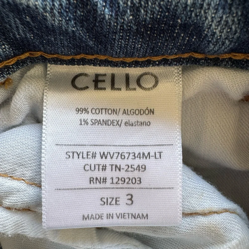 Cello trendy light blue jeans distressed hem  junior size 3